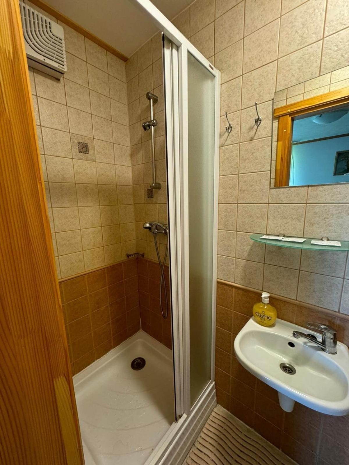 Vonadzini Hotel Stāmeriena Buitenkant foto
